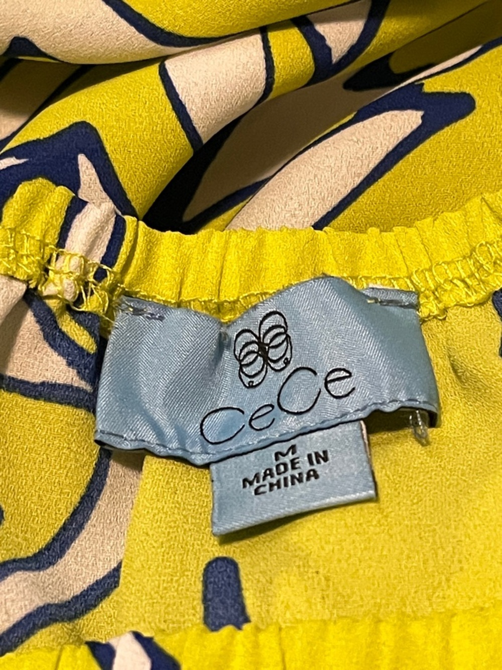 CeCe Floral Blouse. - Picture 10 of 12